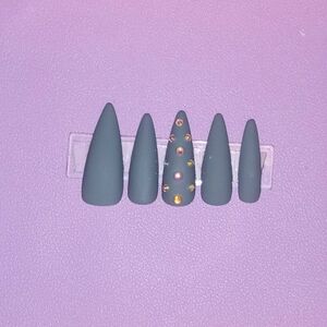 10pcs Long Stiletto Matte Gray with Rhinestone Accent